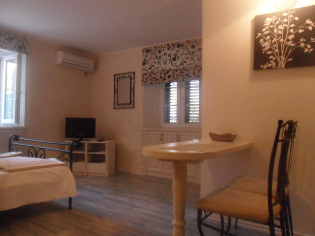Old Town Apartment Šibenik Rum bild
